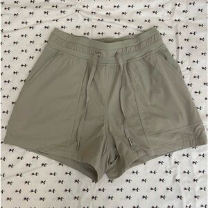 Lululemon Dance Studio High-Rise Shorts 3.5”